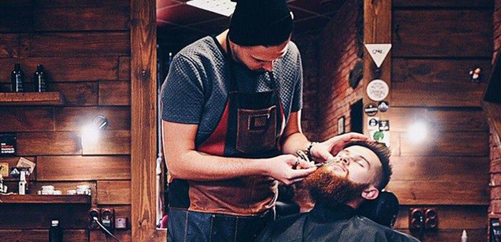 Майстри «BARRY BarberShop» за роботою. Запишіться зі знижкою
