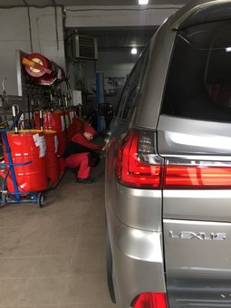 Replacement of brake pads at the «Express-Center» service station in Dnipro. Do it at a discount.