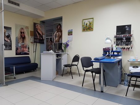 Manicure and pedicure in the beauty salon "Zhittedayna kvitka" in Kiev. Sign up for a discount.