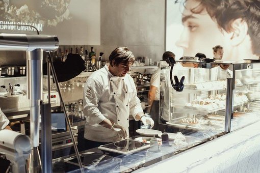 Studio of author&#39;s ice cream &quot;massimo gelarty&quot; in kiev 1