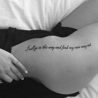 Women's tattoo on the thigh in the "Polaris" beauty studio in Nikolaev. Do according to the action.