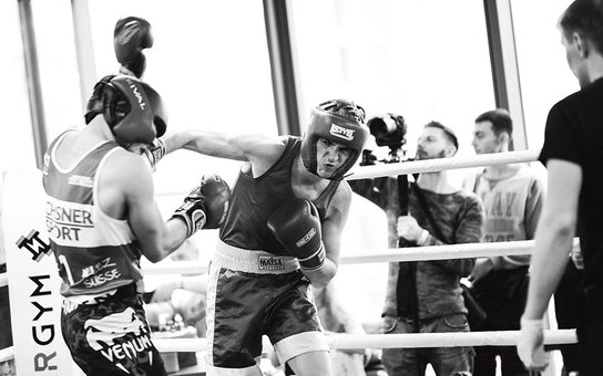 Бокс у клубі «Fight Club Friends» у Києві. Оплачуйте групові тренування з акції.