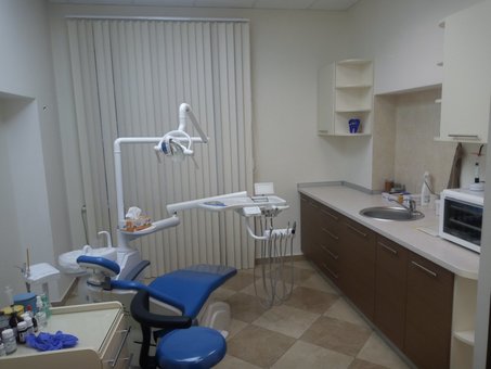 Caries treatment in dentistry "Medgrand tvoya usmishka" in Kiev. Make an appointment with a dentist for a promotion.