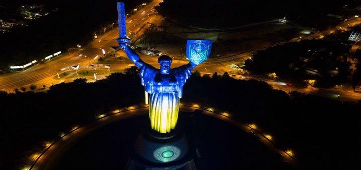 Вид на Музей истории Украины во Второй мировой войне. Посетите экскурсии и тематические выставки со скидкой.