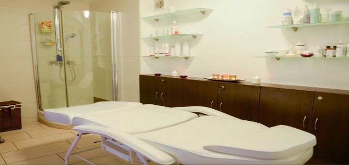 Cosmetology cabinet in the beauty salon "Safi" in the Dnieper. Sign up for face cleansing, shugaring and massage for the action.