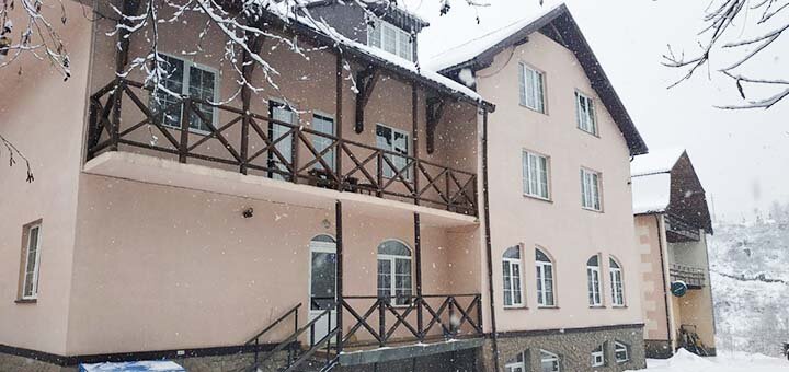 Accommodation in the mini-hotel “Dzvinka” in Slavskoye. Book by promotion.