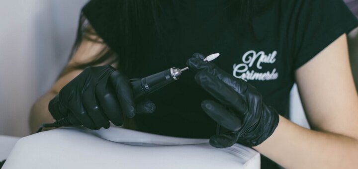 Маникюр с покрытием гель-лаком в салоне «Nail Grimerka» в Одессе. Записаться по скидке