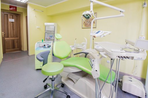 Teeth whitening in dentistry «Implant Start» in Kiev. Make an appointment with a dentist at a discount.