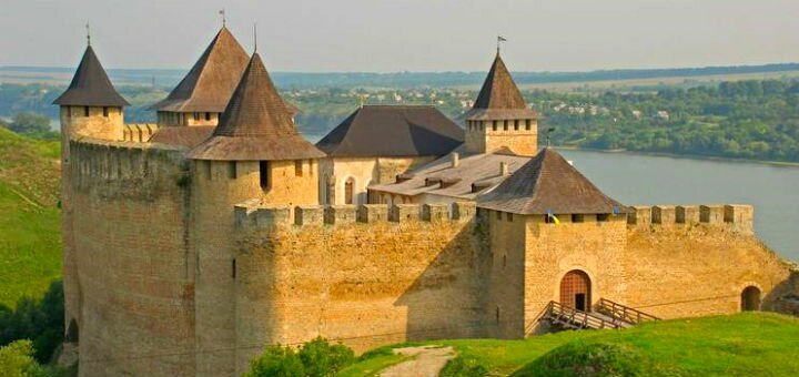 Замки Украины от тревел-клуба «Супермандры Украиной» в Полтаве. Бронируйте тур по скидке.