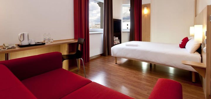 Room at the Ibis Hotel in Kiev. Book a room at the Ibis Hotel. Hotels in the center of Kiev.