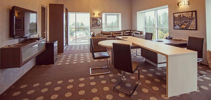 Номер в отеле «Ambassador Plaza». Забронировать номер в отеле «Амбассадор» со скидкой. Отели в Киеве.