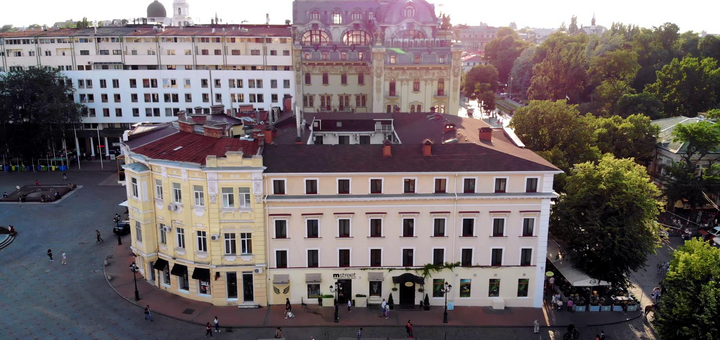 Discounts on holidays at the Royal Street Hotel 51