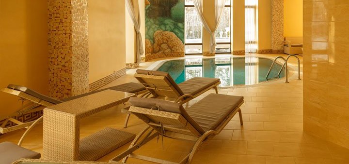 Swimming pool at the City Holiday Resort and Spa. Hotel "City Holiday resort & sp" in Kyiv. Book a room with a discount. SPA hotels near Kyiv.