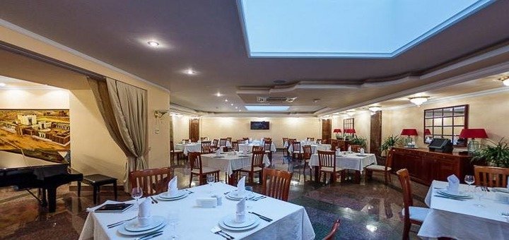 The hall of the restaurant "Jerusalem". Book a table for a special offer