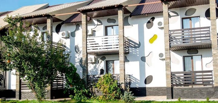 Парк готель «Field House» під Дніпром. Заміські готелі в Дніпрі. забронювати номер зі знижкою.
