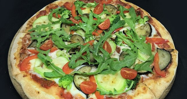 Pizza promotion in the lounge bar Caviar in the Dnieper. Book at a discount
