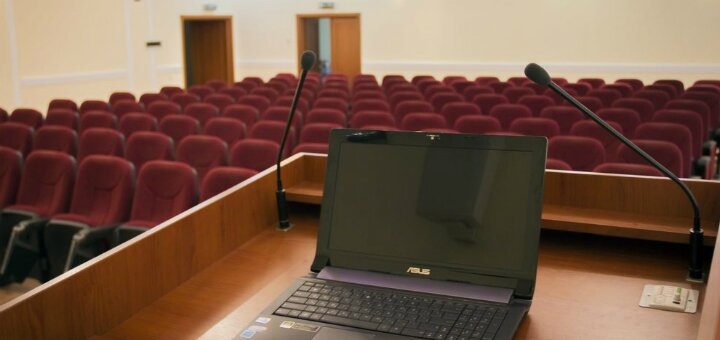 Discounts rent &quot;big hall with a stage for events&quot;