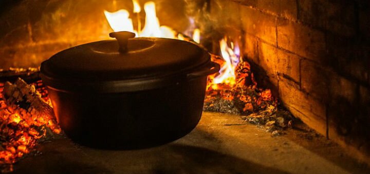 Book a table at johnny&#39;s tavern