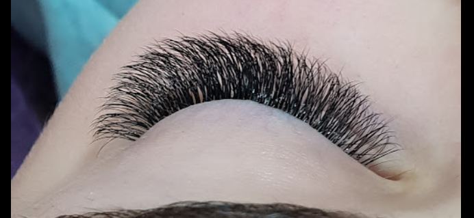 Affordable prices at de lashes