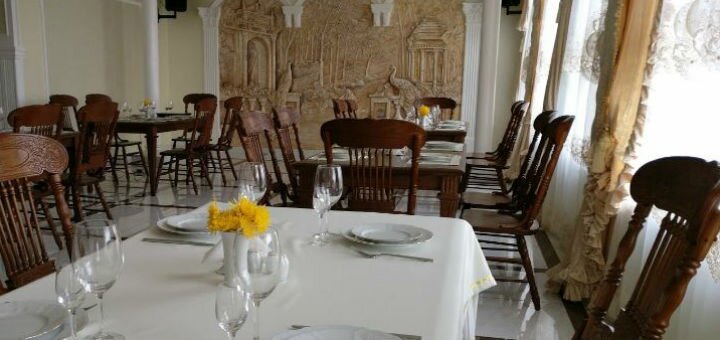 Inexpensive cafe