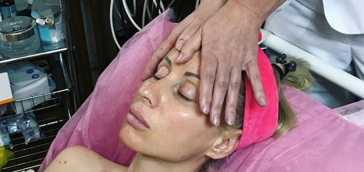 Скульптурний масаж обличчя в салоні «Діксон» в Харкові. Записатися на процедуру по знижці.