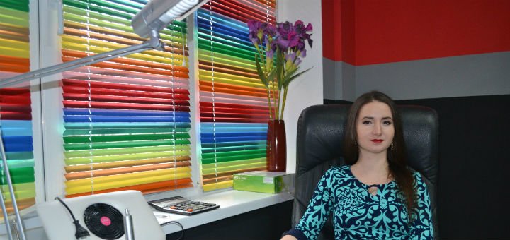 The nail master of the Golden Beauty Salon in Vinnitsa. Sign up for manicures and pedicures at a discount.