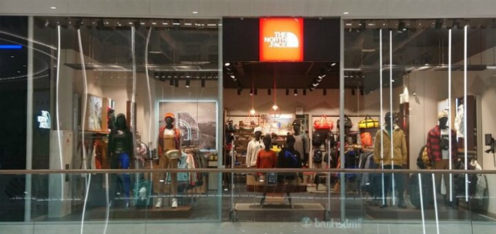 Discounts sports store "the north face"