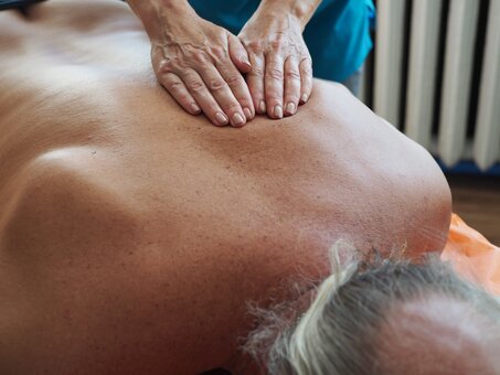 Therapeutic massage in the massage room of Tatyana Asanova. Sign up for a promotion
