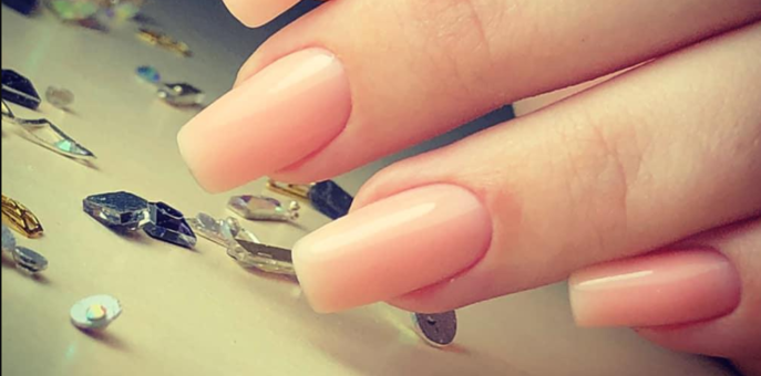 Manicure at the vanil beauty salon in kiev. sign up for the promotion.