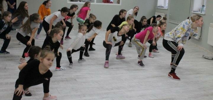 Обучение хип-хоп в «Lysokon Dance Studio» в Киеве. Записаться в школу танцев по скидке.