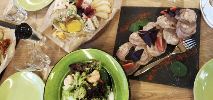 Семейное кафе Family Palace Kazka, акции на праздник