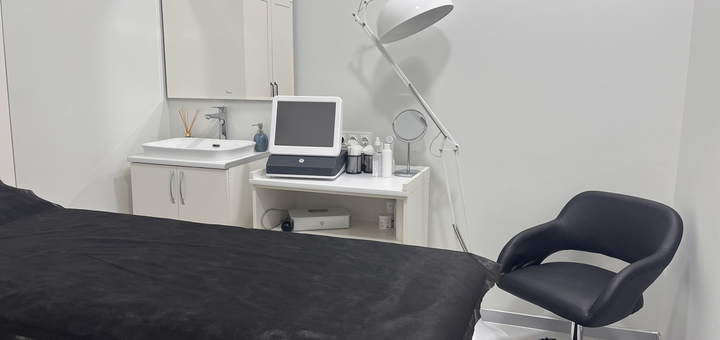 Cabinet of hardware cosmetology. Visit for promotion 1