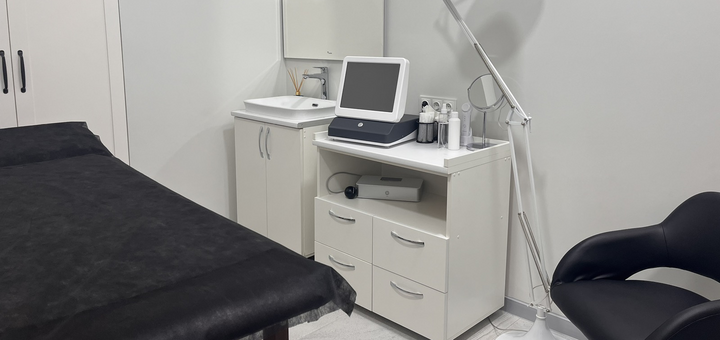 Cabinet of hardware cosmetology. Visit for promotion 4