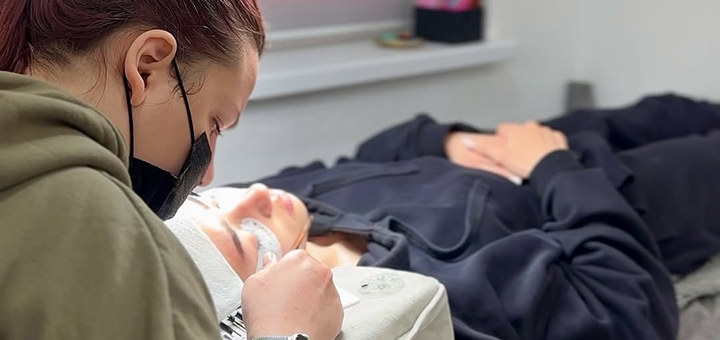 Eyelash extension specialist Zinaida. Visit for a special offer of 12
