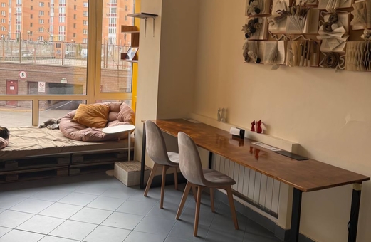 Murcota Cat Cafe. Visit with special offer 23 days a week.