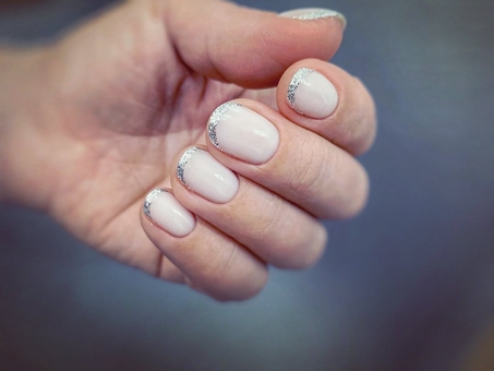 Студия маникюра Gloss up nails. Посещайте по акции 5