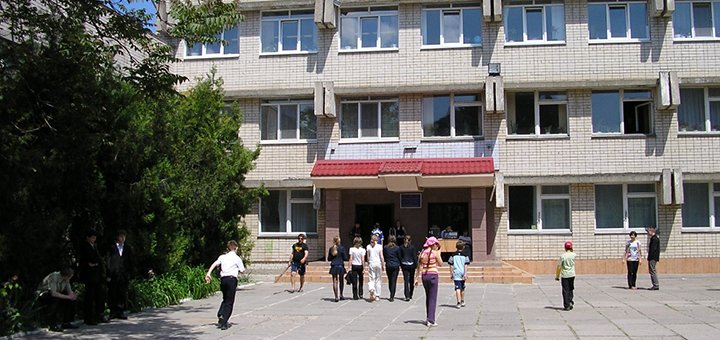 Entrance to the school I-III steps number 30