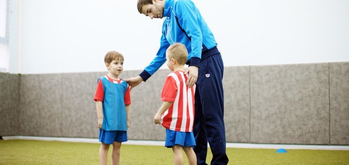 Детский футбольный клуб «Footballkids» посещайте по акции 4