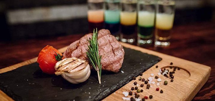 Discounts and promotions in the restaurant &quot;crazy family&quot; 1