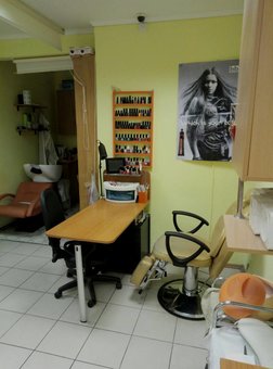 Салон перукарня «Рекшаз» у Києві на Осокорках. Записуйтесь на манікюр зі знижкою.