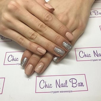 Маникюр гель-лаком в салоне маникюра и педикюра «Chic Nail Bar» на Печерске в Киеве. Записывайтесь на покрытие шеллак по акции.