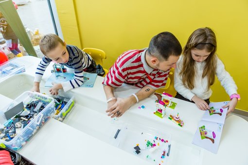 Classes for children in the family library "Le Joy" in the Dnieper. Come for a discount.
