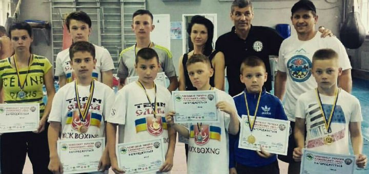 Учні школи кікбоксингу в вінниці. купуйте спортивний абонемент по акції.