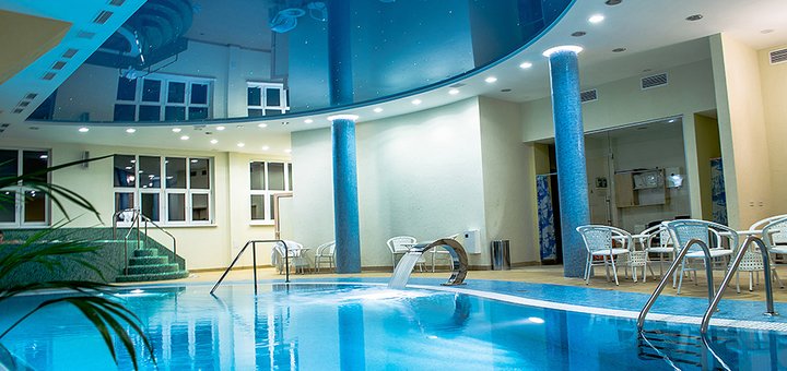 Swimming pool of the Karpatsky Zori hotel. Relax with a promotion