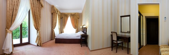 Discounts on holidays at the Royal Street Hotel 10