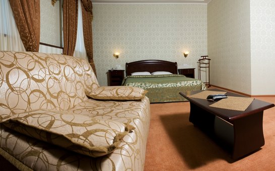 Discounts on holidays at the Royal Street Hotel 35