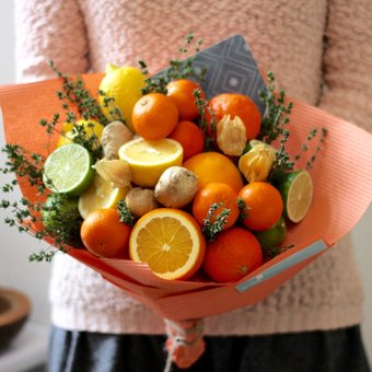 A bouquet of fruits from the Fruits & Flowers Market boutique in Dnipro. Order at a discount.
