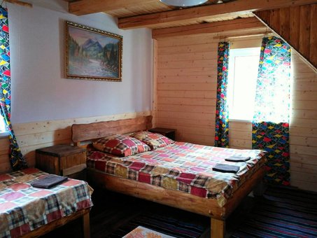 Double rooms in cottages «Bagonchik Tract» in Vorokhta. Book for the promotion.