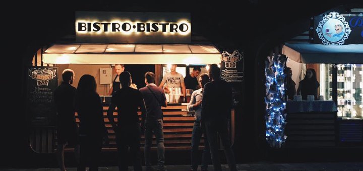 Bistro Bistro in Kiev. Buy a hot dog for a stock