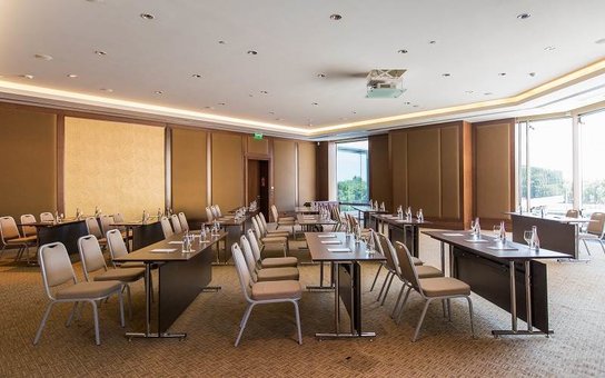 Зал для конференций в отеле «Premier Palace Hotel Kharkiv» во Львове. Забронировать номер по акции